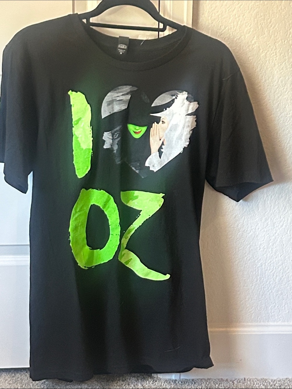 Black 'I ♥ OZ' Graphic T‑Shirt with Neon Green Print w. LG tights - from Wicked